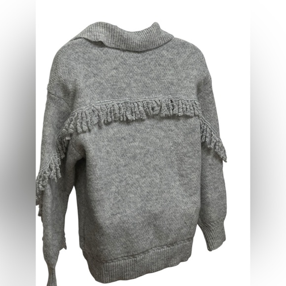 Democracy Heather Gray V-Neck Sweater with Fringe Size Medium P - New With Tags - Picture 3 of 6